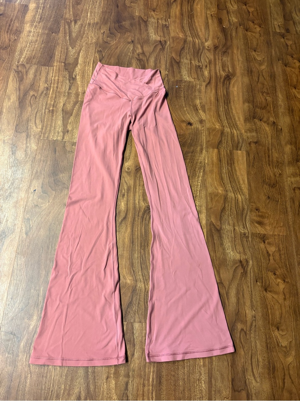 NWOT Offline by aerie Real Me Crossover Flare Leggings size medium - Picture 3 of 7